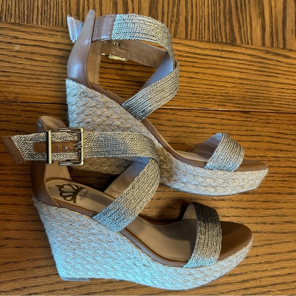 Fergalicious Gold Metallic Jute 4 1/4” Wedge Platform Heels Sandals Size 9 - Picture 2 of 12